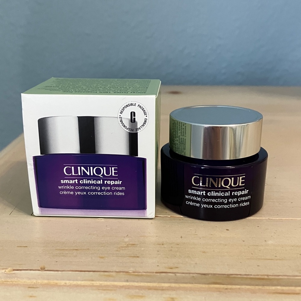 Clinique Smart Clinical Repair Eye Cream - Deep Purple and Silver